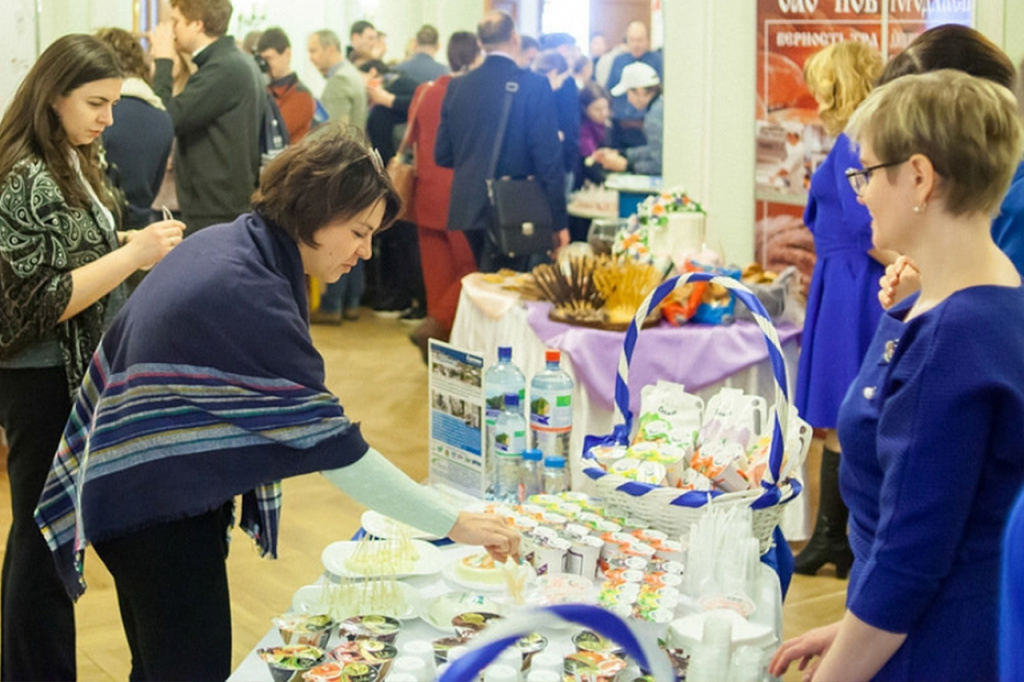 lidery-ritejla-poblizhe-poznakomilis-s-novgorodskoj-produktsiej.jpg